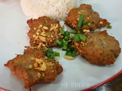 ข้าวหมูทอดปลาเค็ม