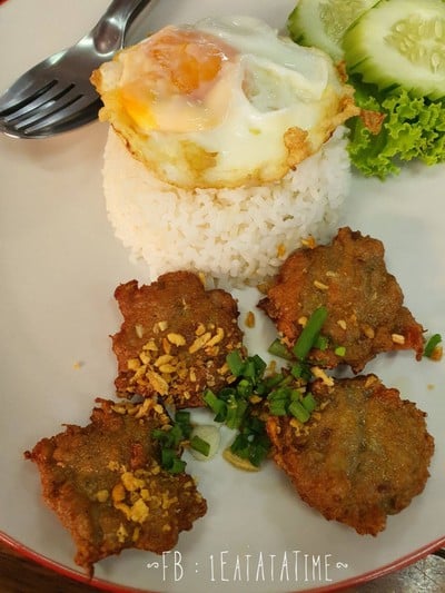 ข้าวหมูทอดปลาเค็ม