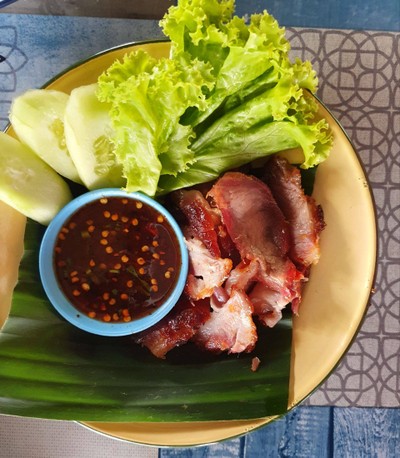 คอหมูย่าง