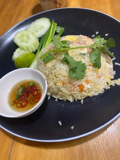 ข้าวผัดแหนม