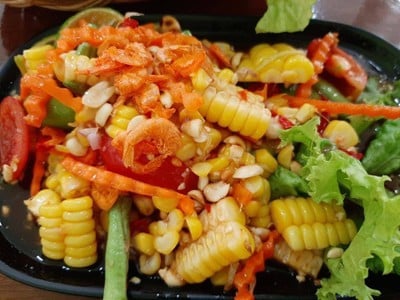 ร้านไก่ย่างกันทรารมย์ ชาใต้ นมหมีปั่น กาแฟ