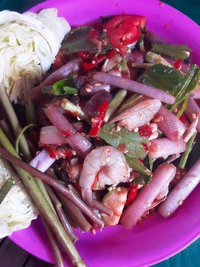 ตำสายบัวหรือไหลบัวกุ้งสด