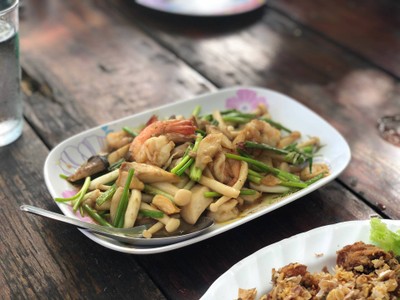 ผัดเห็ดกุ้งสด