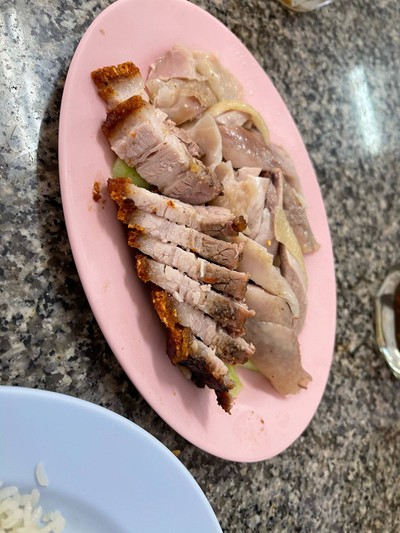 ไก่สับ หมูกรอบ