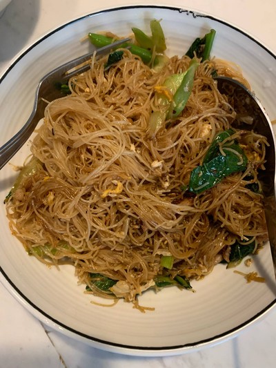 ผัดซีอิ้วหมูนุ่มใส่ไข่