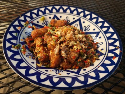 หมูกรอบคั่วพริกเกลือ