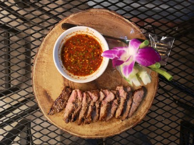 เนื้อย่างจิ้มแจ่ว