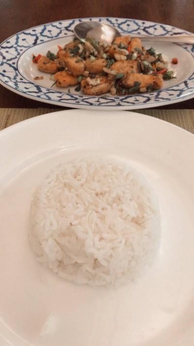 แซลมอนคั่วพริกเกลือ