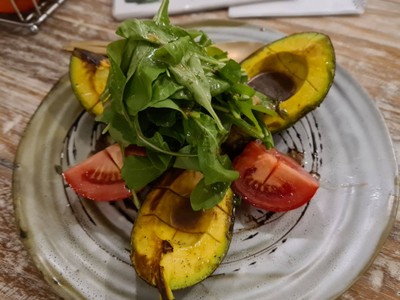 สลัดอโวคาโดย่าง