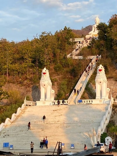 วัดพระธาตุแม่เย็น