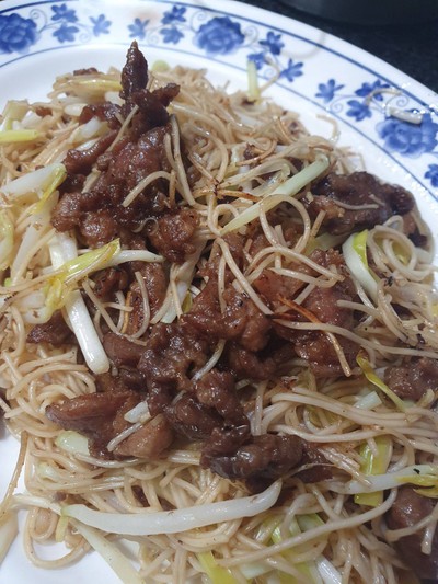 หมี่ผัดเนื้อแพะ