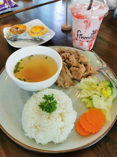 อาหาร หรือ เครื่องดื่ม