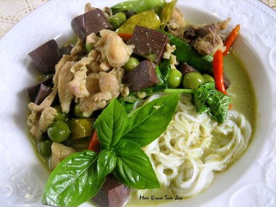 ขนมจีนแกงเขียวหวานไก่