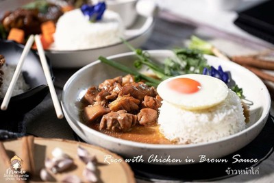 ข้าวหน้าไก่ไข่ดาว