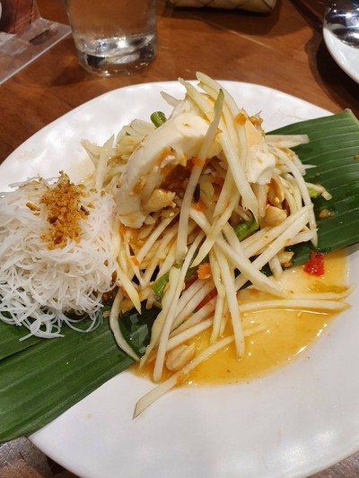 ส้มตำไทยใส่ไข่เค็ม