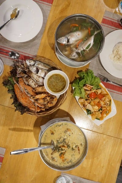 อาหาร หรือ เครื่องดื่ม