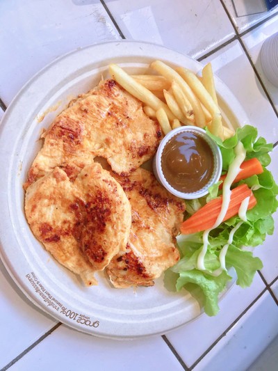 สเต๊กไก่ฟรีไส้กรอก1ชิ้น ( Chicken Steak )