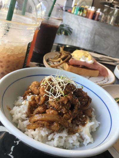 ข้าวหมูหม่าล่า
