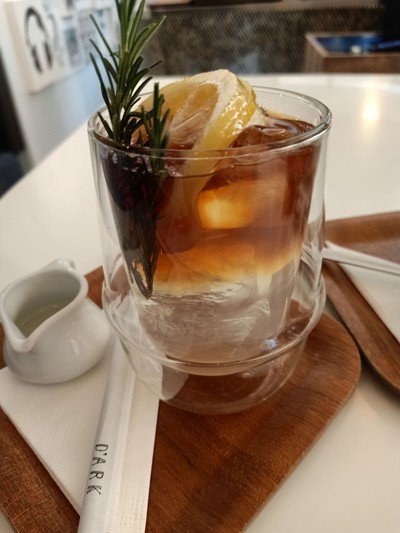 Single & Tonic