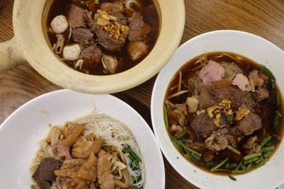 ก๋วยเตี๋ยวเนื้อ สว่างอรุณ (โชคชัย4)