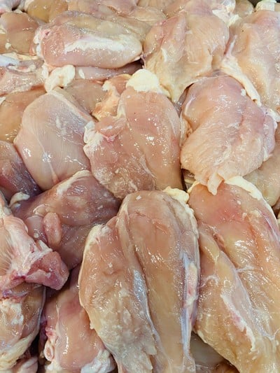 อกไก่ โลละ