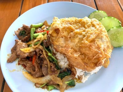 ผัดเครื่องแกงเนื้อ
