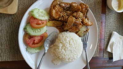 ข้าวปลากระพงทอด