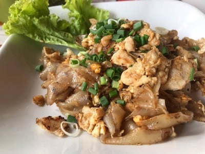 ก๋วยเตี๋ยวคั่วไก่