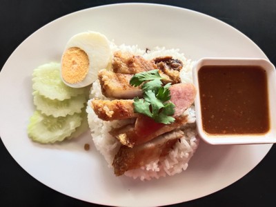 ข้าวหมูกรอบ