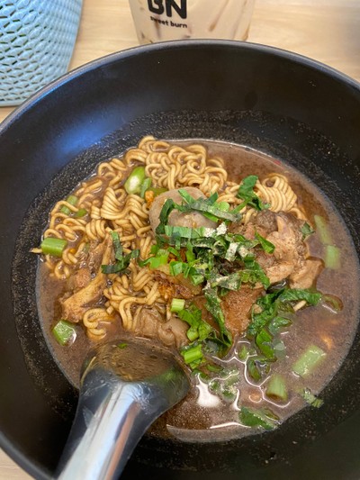 มาม่าน้ำตกเนื้อเปื่อย