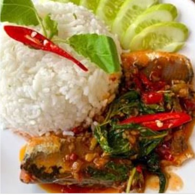 กะเพราปลากระป๋อง (ราดข้าว)