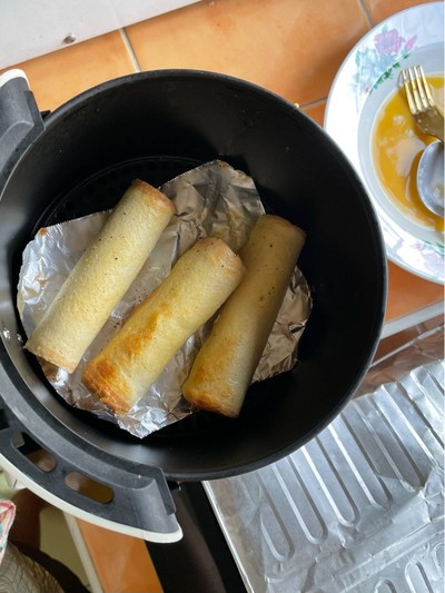 วิธีทำ Air fryer sausage egg roll วิธีทำ Air fryer sausage egg roll