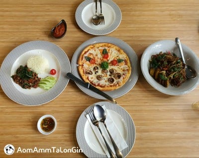 อาหาร หรือ เครื่องดื่ม