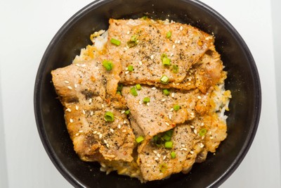 ข้าวหมูหม่าล่า