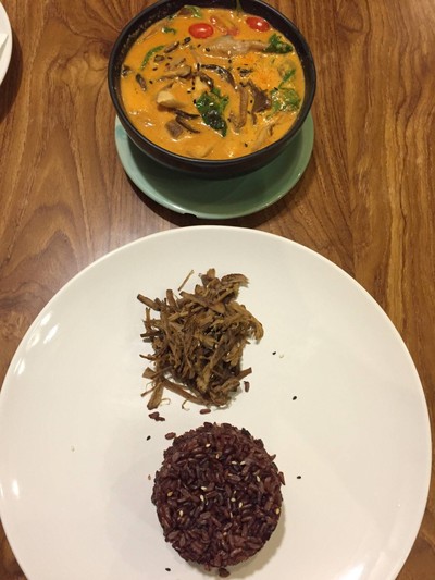 แกงเผ็ดเห็ดย่าง ขาเห็ด