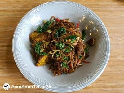 สปาเก็ตตี้ไส้อั่วซอสกระเพรา