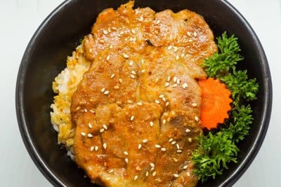 ข้าวหมูไลน์มันส์