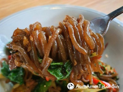 สปาเก็ตตี้ไส้อั่วซอสกระเพรา