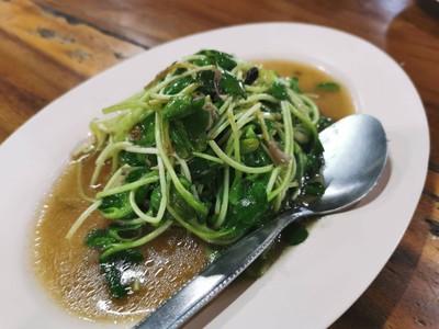 ต้นอ่อนทานตะวันผัดน้ำมันหอย