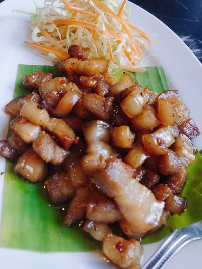 หมูสามชั้นทอดน้ำปลา