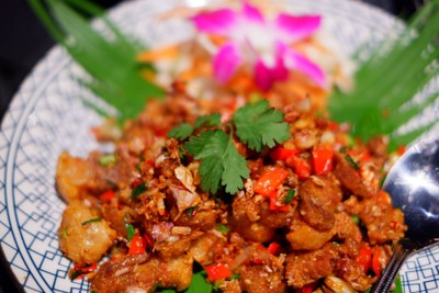 หมูกรอบคั่วพริกเกลือ