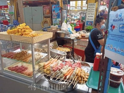 หน้าร้าน ลูกชิ้นทอดตลาดบน เจ้าเก่า