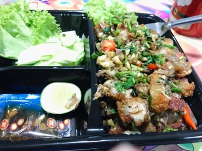 หมูกรอบคั่วพริกเกลือ