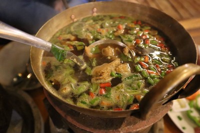 ยำแหนมแกล้มขิง