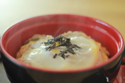 ข้าวหน้าหมูสไตล์ญี่ปุ่น