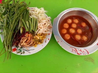 เกาเหลาน้ำยาป่า+ลูกชิ้น