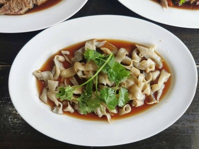 อาหาร หรือ เครื่องดื่ม