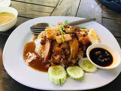 ข้าวหมูแดงหมูกรอบ