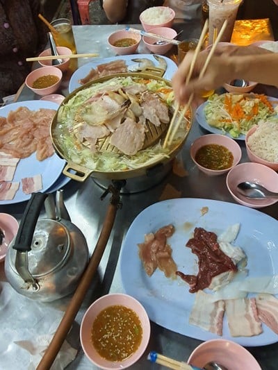 อาหาร หรือ เครื่องดื่ม