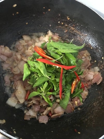 วิธีทำ กะเพราเบคอน วิธีทำ กะเพราเบคอน